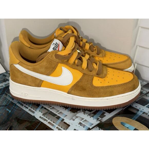 Nike Air Force 1 Low Wheat Flax Suede Gum Sole Men’s 7.5 DA8302-700 - Picture 3 of 11